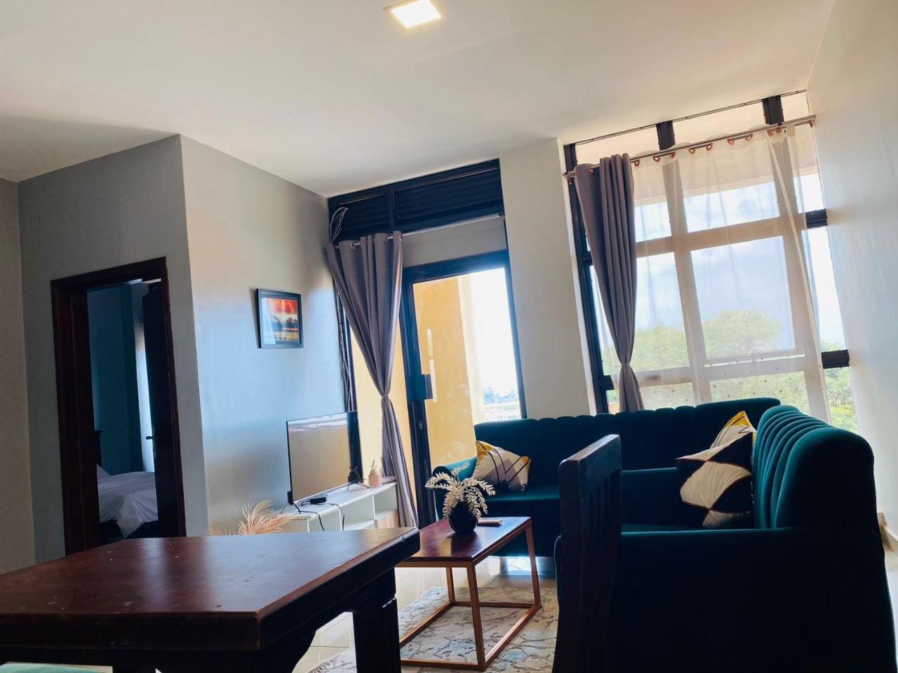 Eika Suites At Acacia 坎帕拉 外观 照片